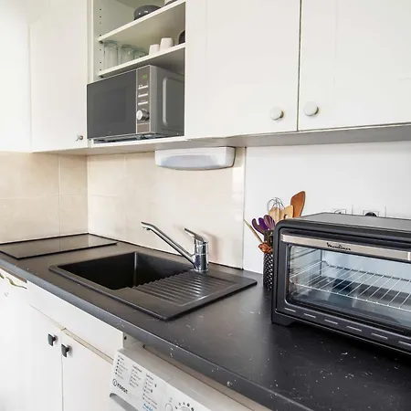 Gare Avec Parking Apartman *